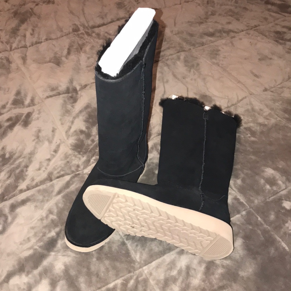 Black fur lined Koolaburra boots by UGG